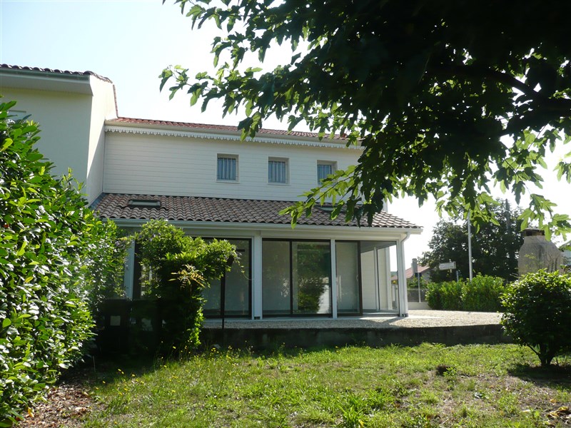 Image d'un maison 4 pièces de 102 m² à pessac à 1600€ à pessac (33600)